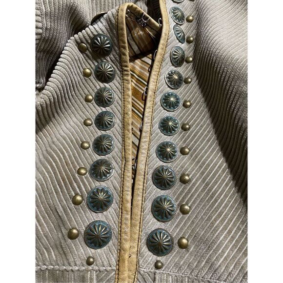 XL, Double D Ranch, tan corduroy with hook & eye closure and stud details. - Picture 11 of 15